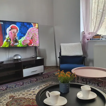 アパート Old Town Center 2+2