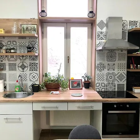 Old Town Center 2+2 شقة *