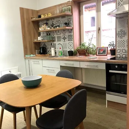 Old Town Center 2+2 *