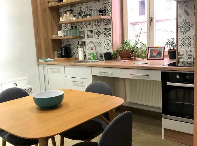 Old Town Center 2+2 *